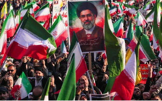 کروڑوں ایرانیوں نے سر پر کفن باندھ لیے ، لڑنے کیلئے تیار ، دشمن کو کھلا چیلنج