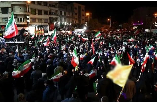 جنگ بندی کا اعلان، خطے میں خوشی کی لہر ، ایرانی عوام سڑکوں پر نکل آئے ، جشن